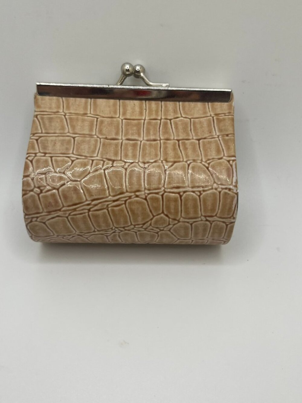 Beige Tan Crocodile Embossed Faux Leather Coin purse silver kiss clasp frame